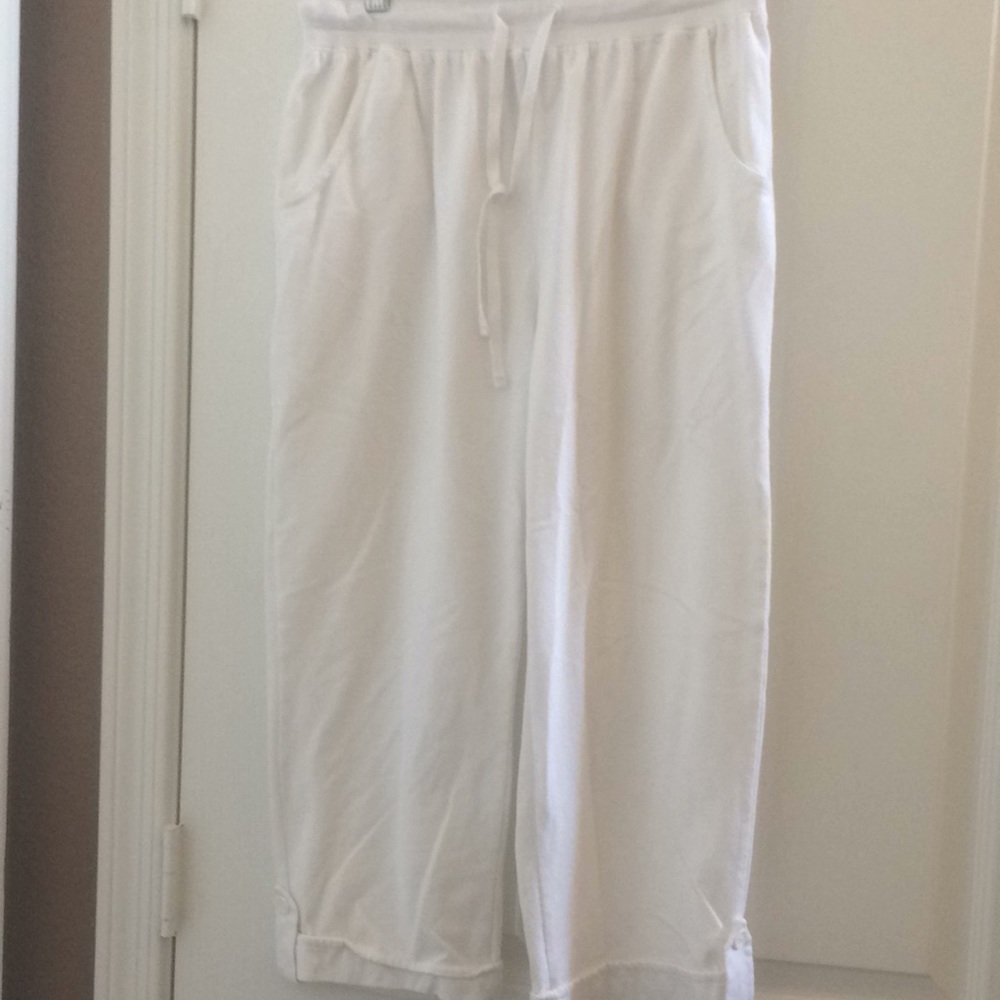 FINAL MARKDOWN Ladies white stag capris small